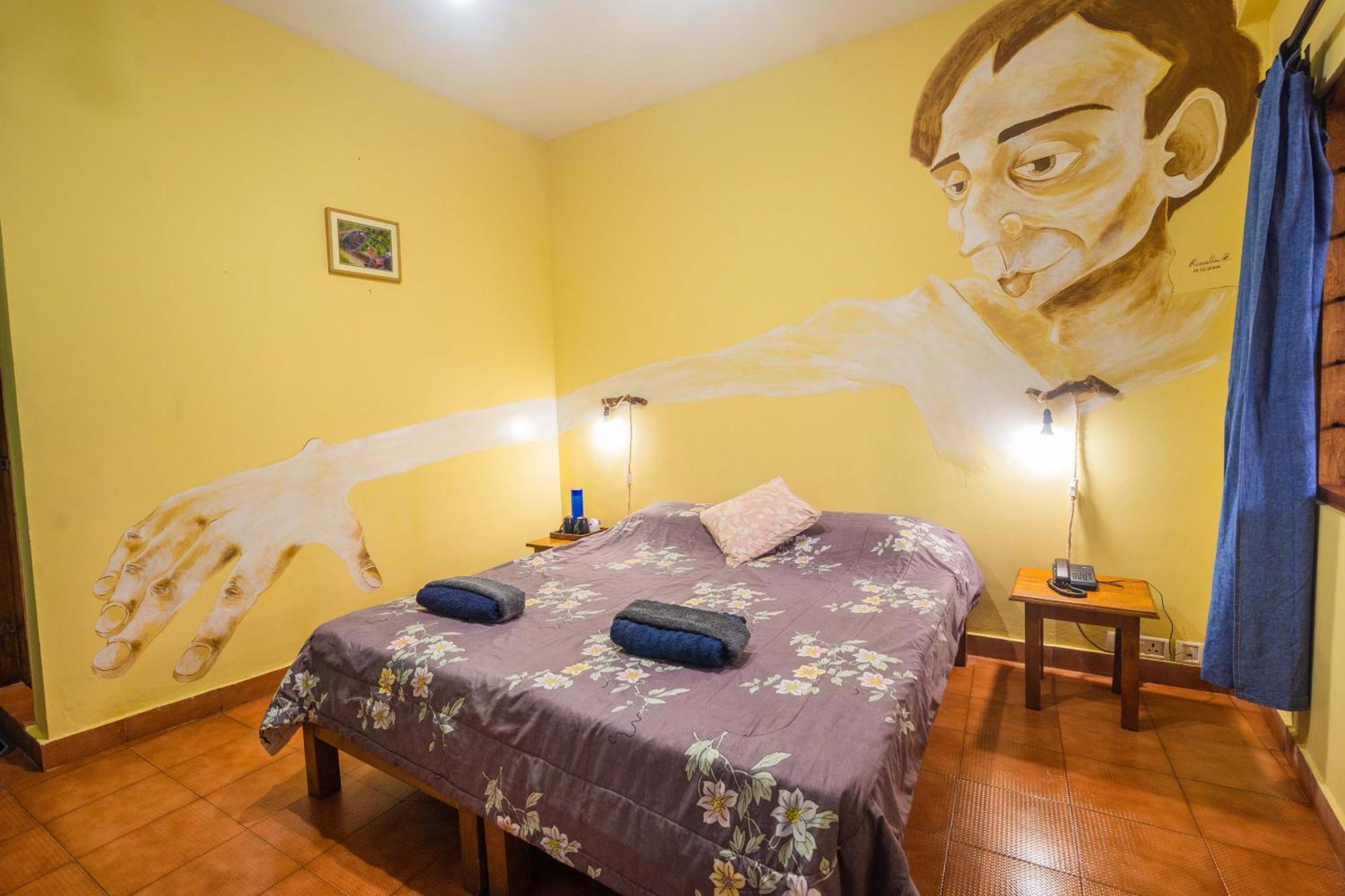 Chrissie's Hotel 3*