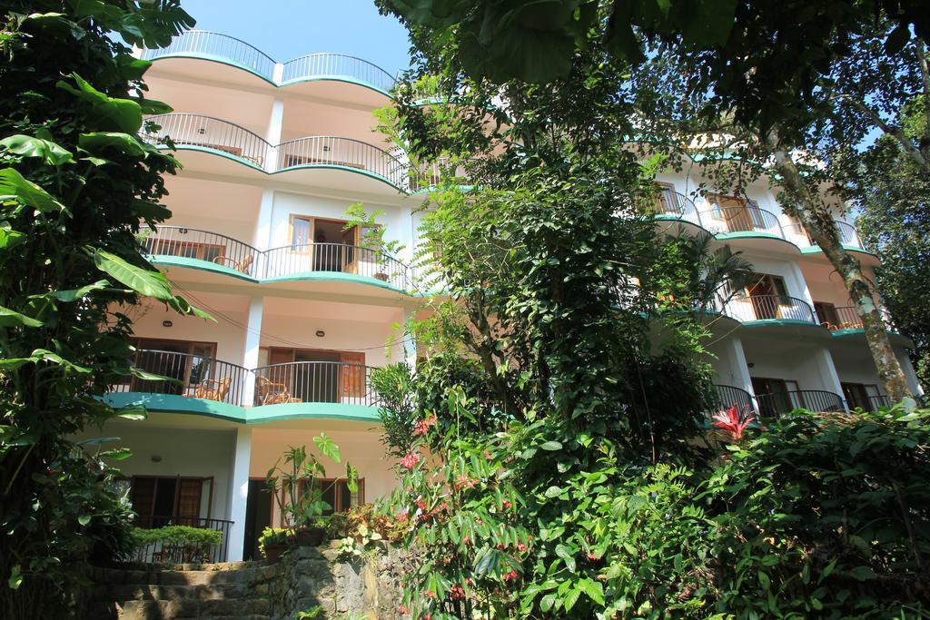 Chrissie's Hotel 3*